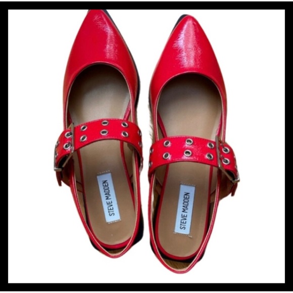 Steve Madden Shoes - Steve Madden smokee buckle slingbacks